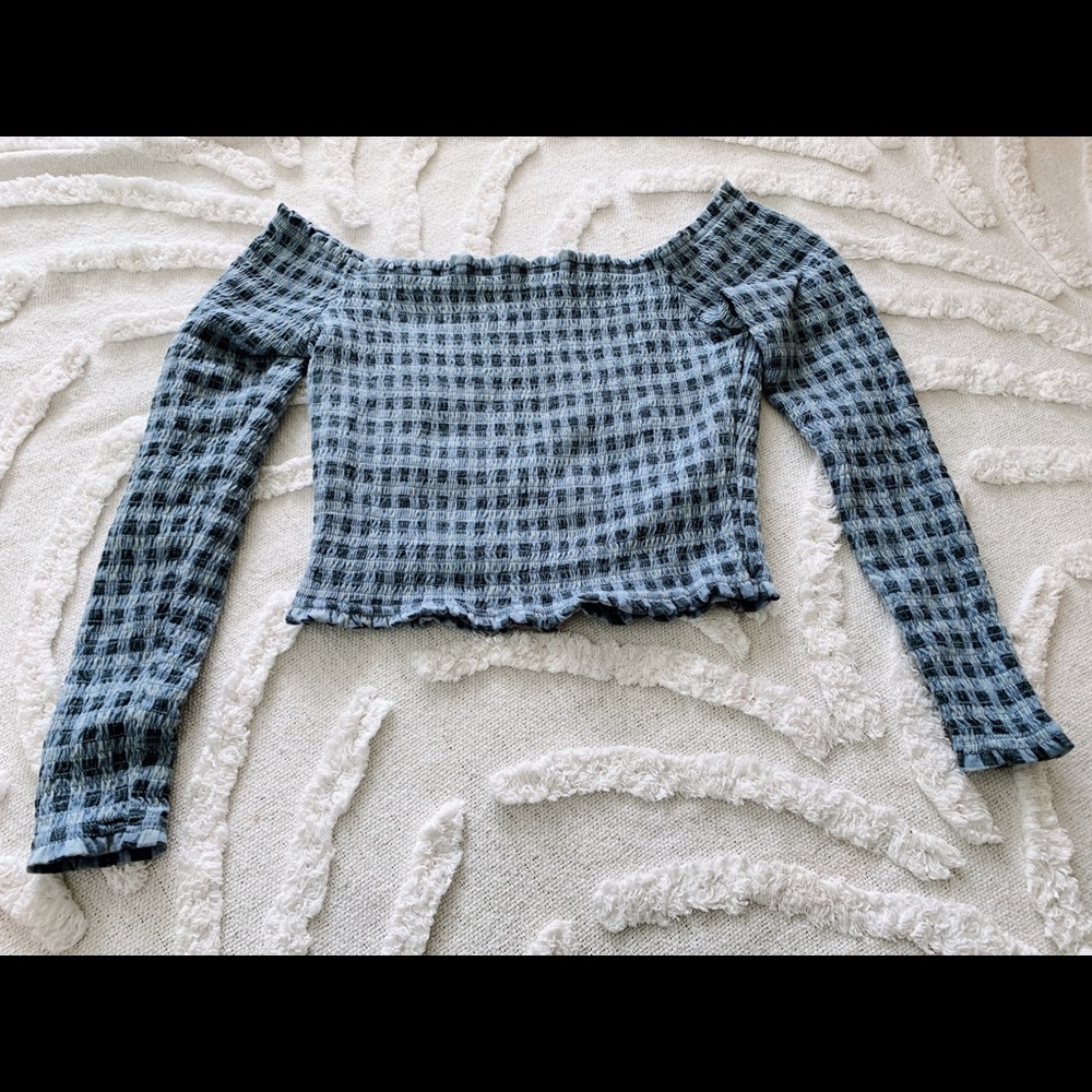 Fitted off shoulder long sleeve